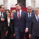 نائب الرئيس الأمريكي يصل العاصمة الباكستانية للتفاوض مع إيران